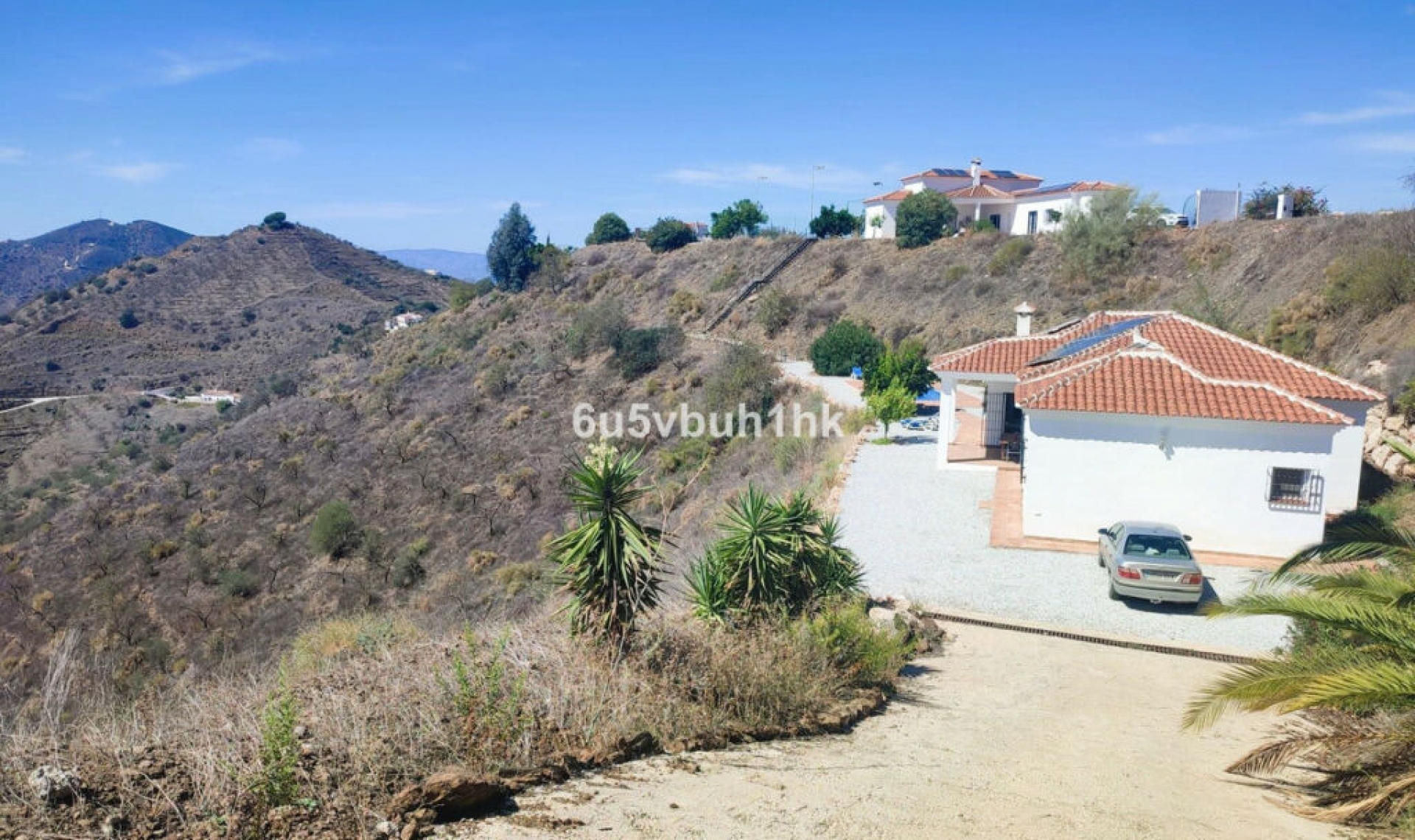 Resale - House -
Arenas