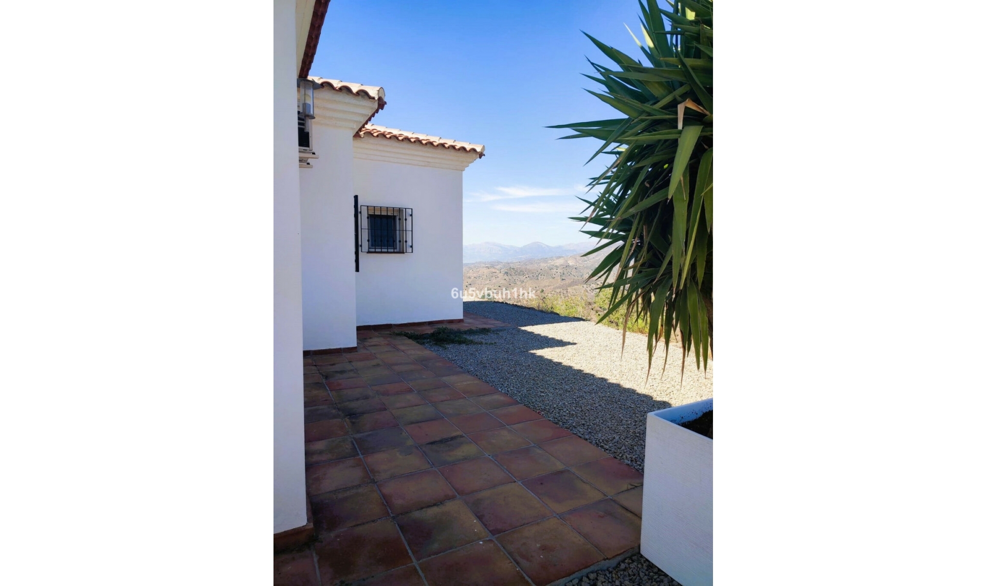 Resale - House -
Arenas