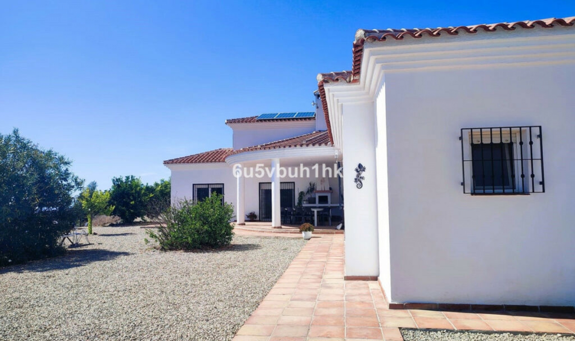 Resale - House -
Arenas