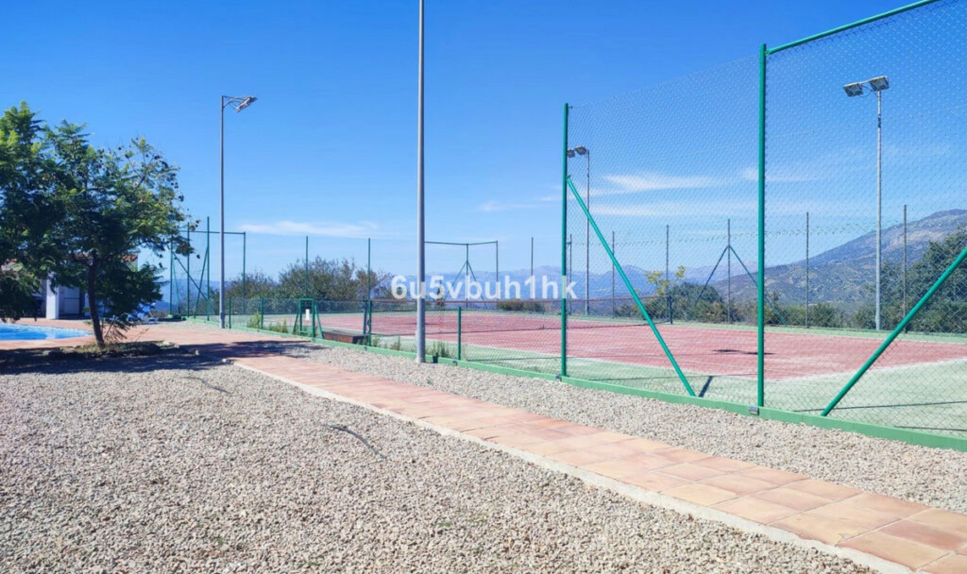 Resale - House -
Arenas