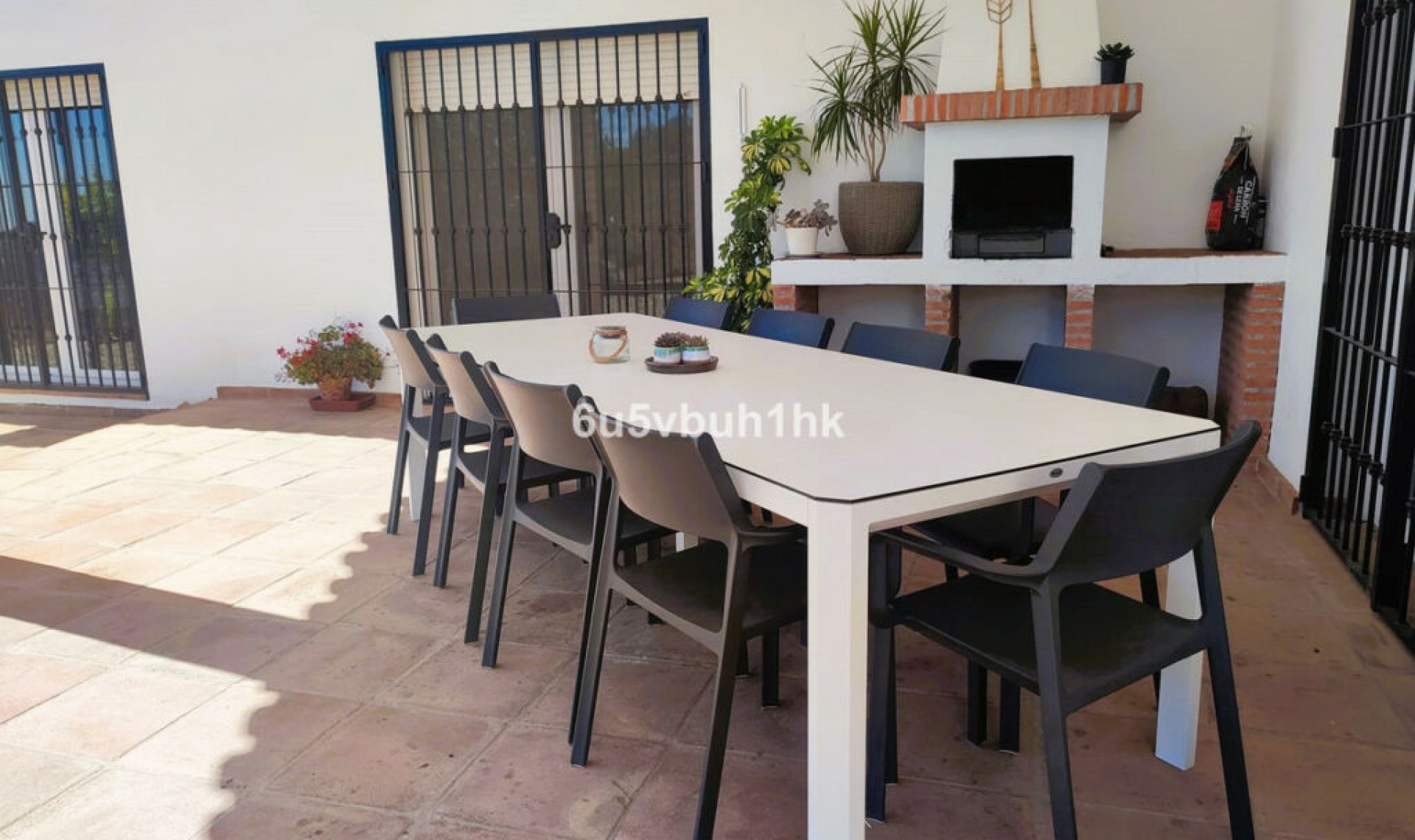 Resale - House -
Arenas