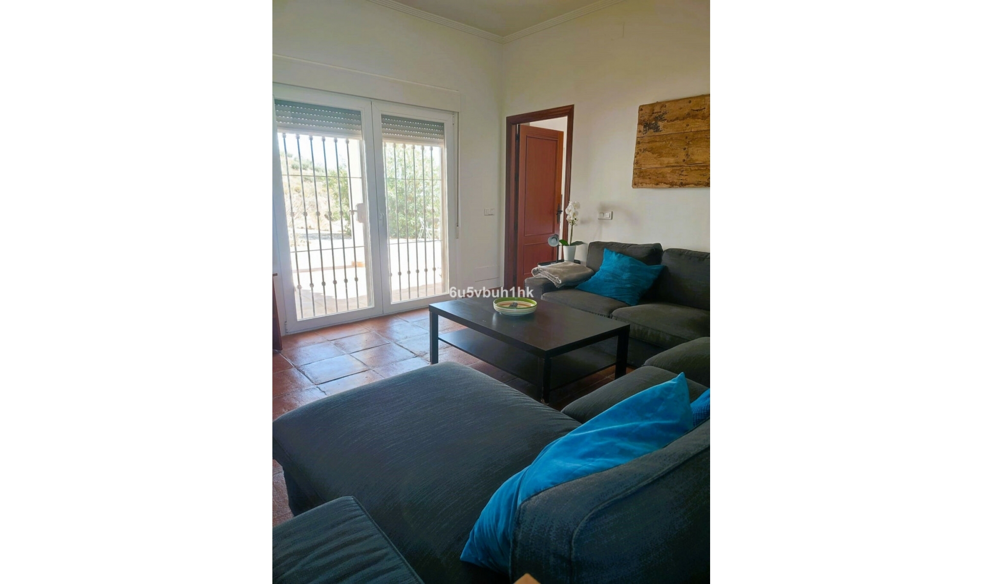 Resale - House -
Arenas