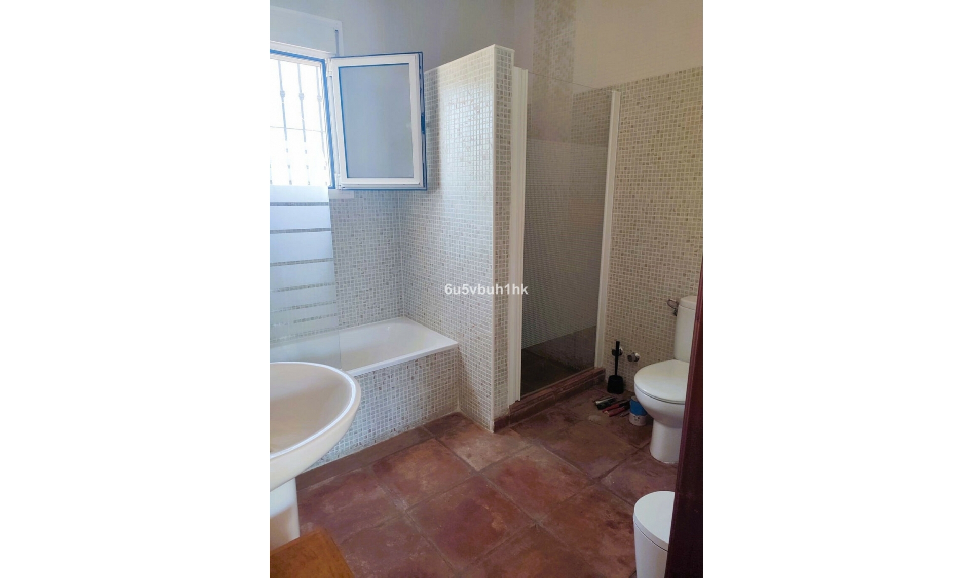 Resale - House -
Arenas