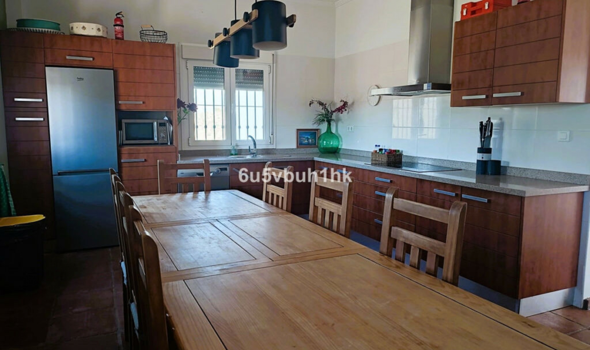 Resale - House -
Arenas