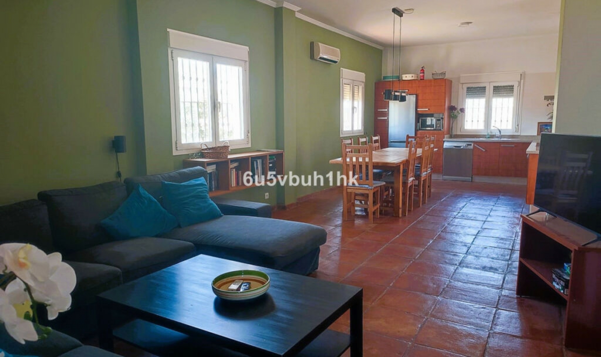 Resale - House -
Arenas