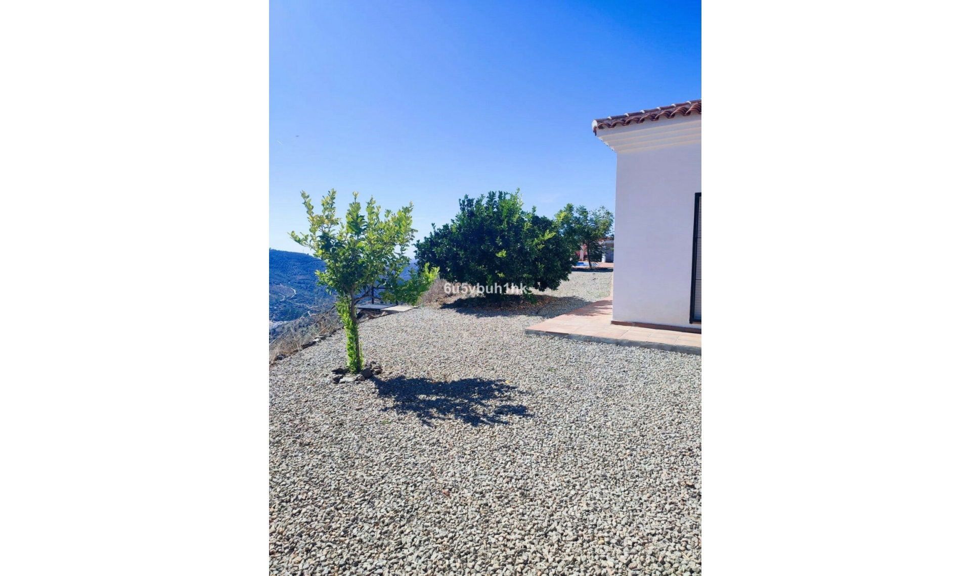 Resale - House -
Arenas