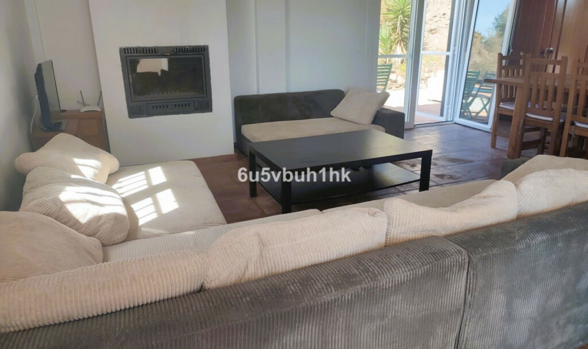 Resale - House -
Arenas