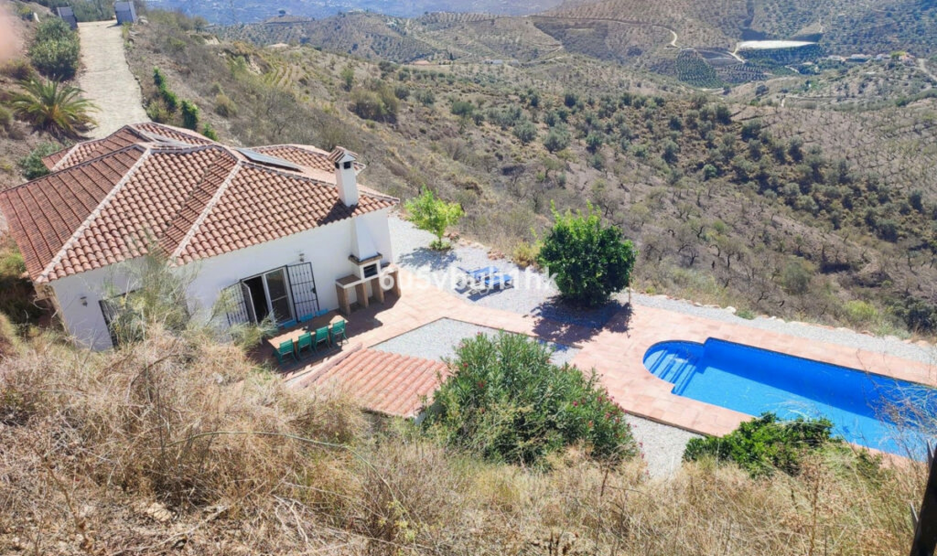 Resale - House -
Arenas