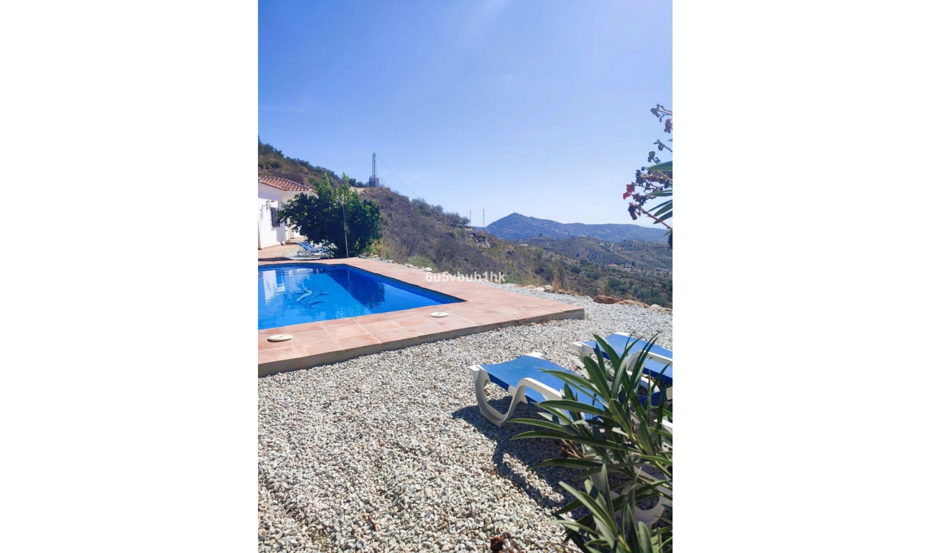 Resale - House -
Arenas