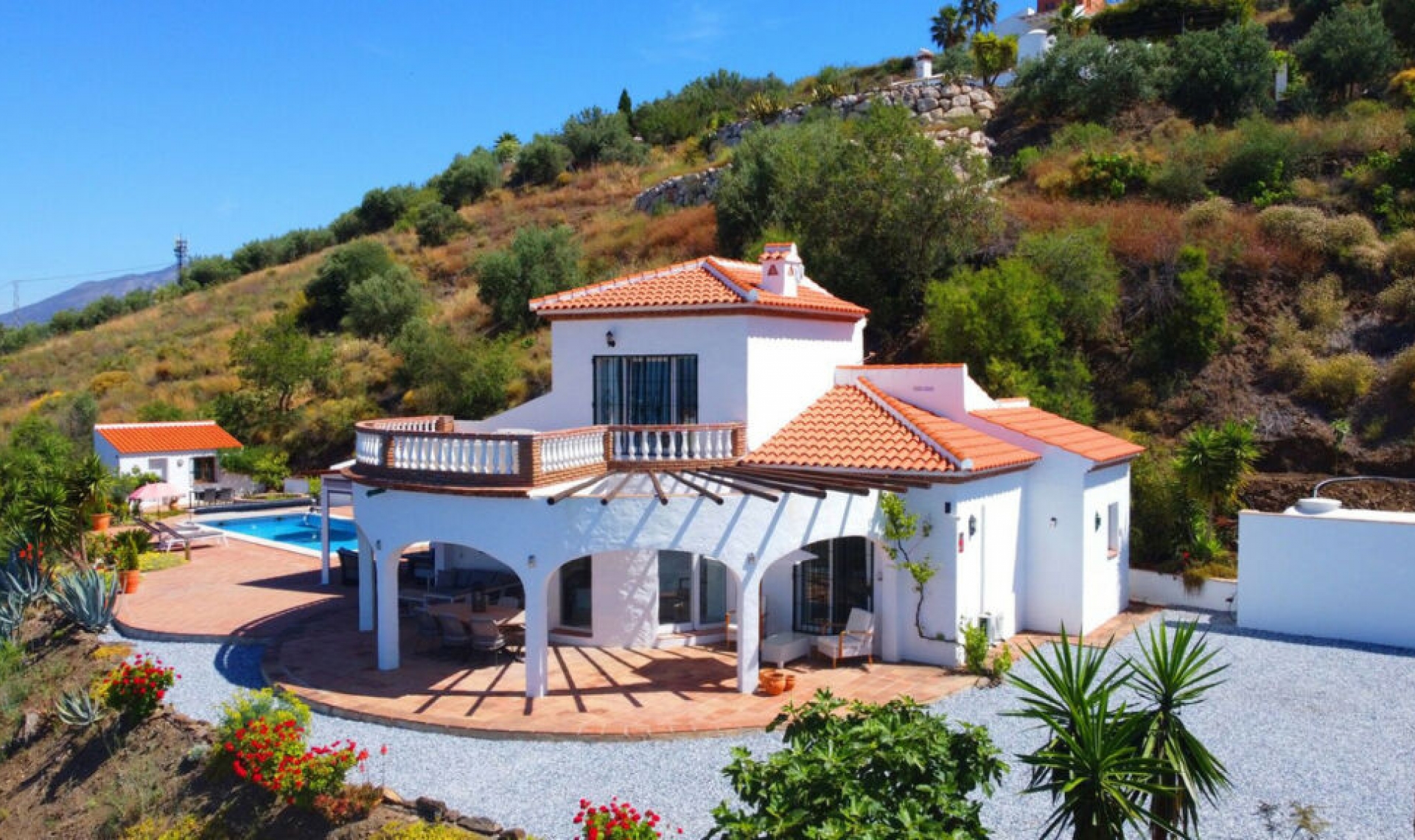 Resale - House -
Arenas