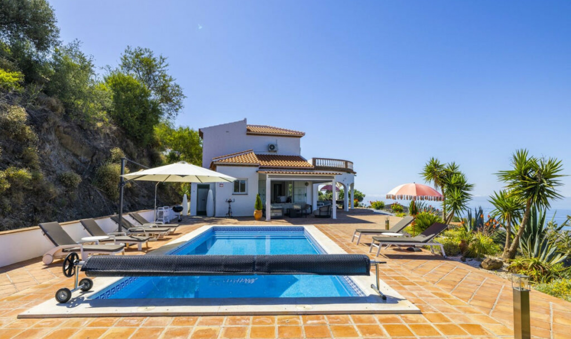 Resale - House -
Arenas