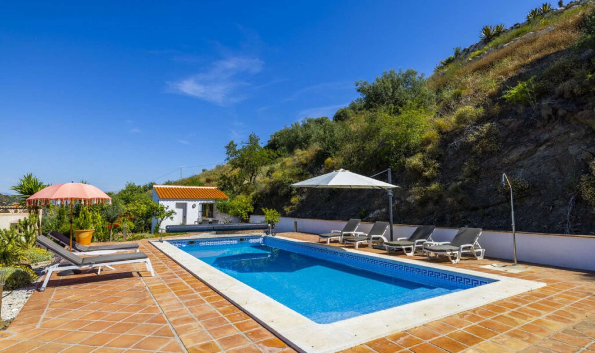 Resale - House -
Arenas