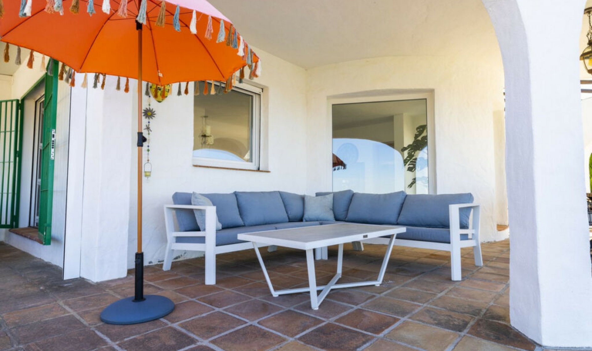 Resale - House -
Arenas