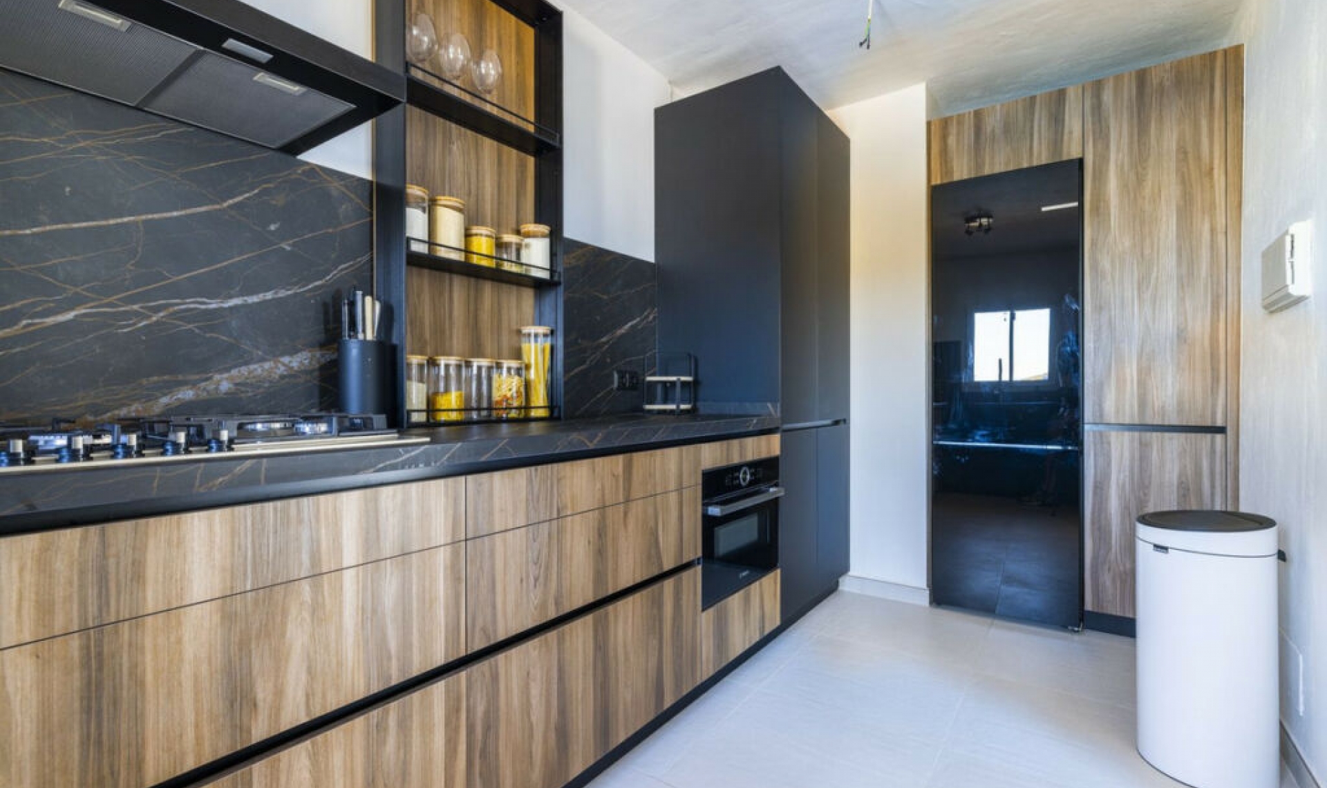 Resale - House -
Arenas