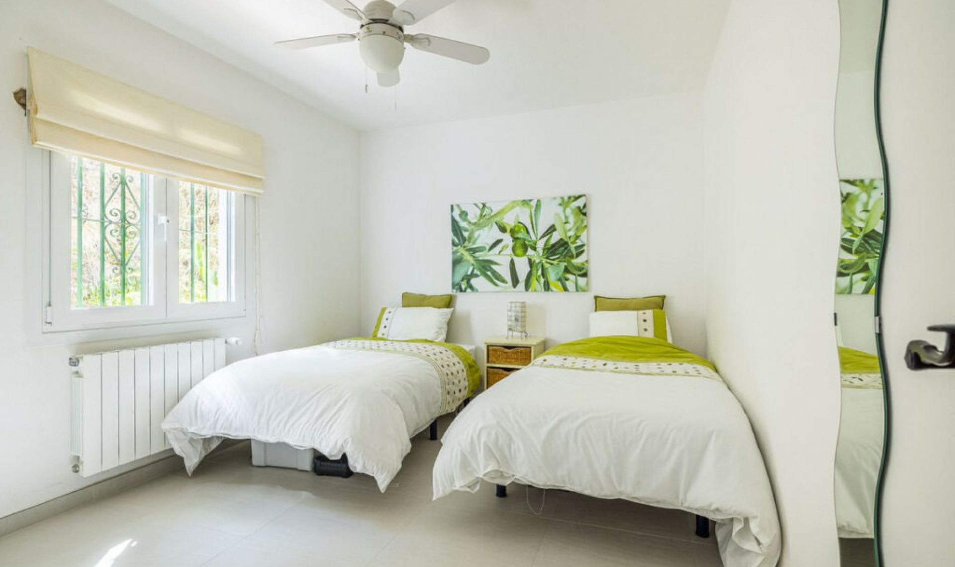 Resale - House -
Arenas