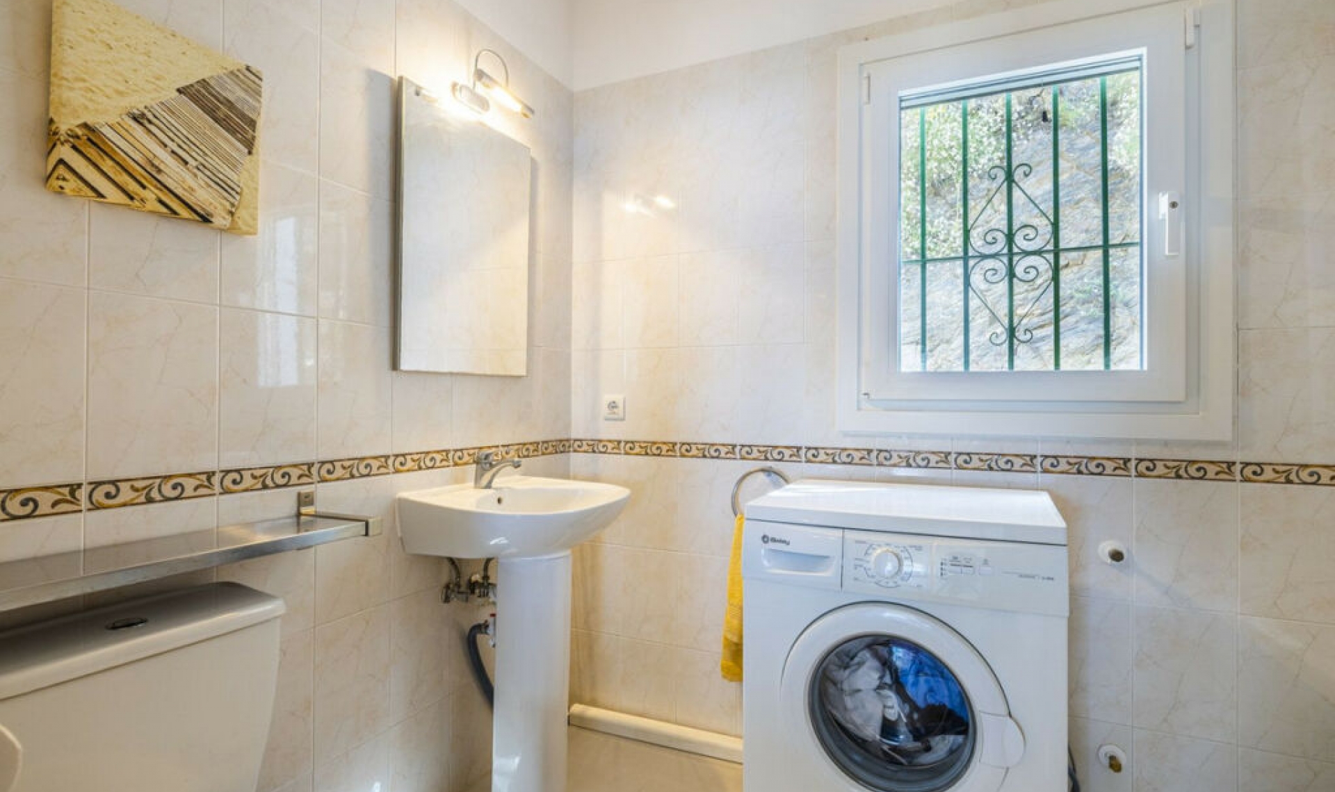 Resale - House -
Arenas