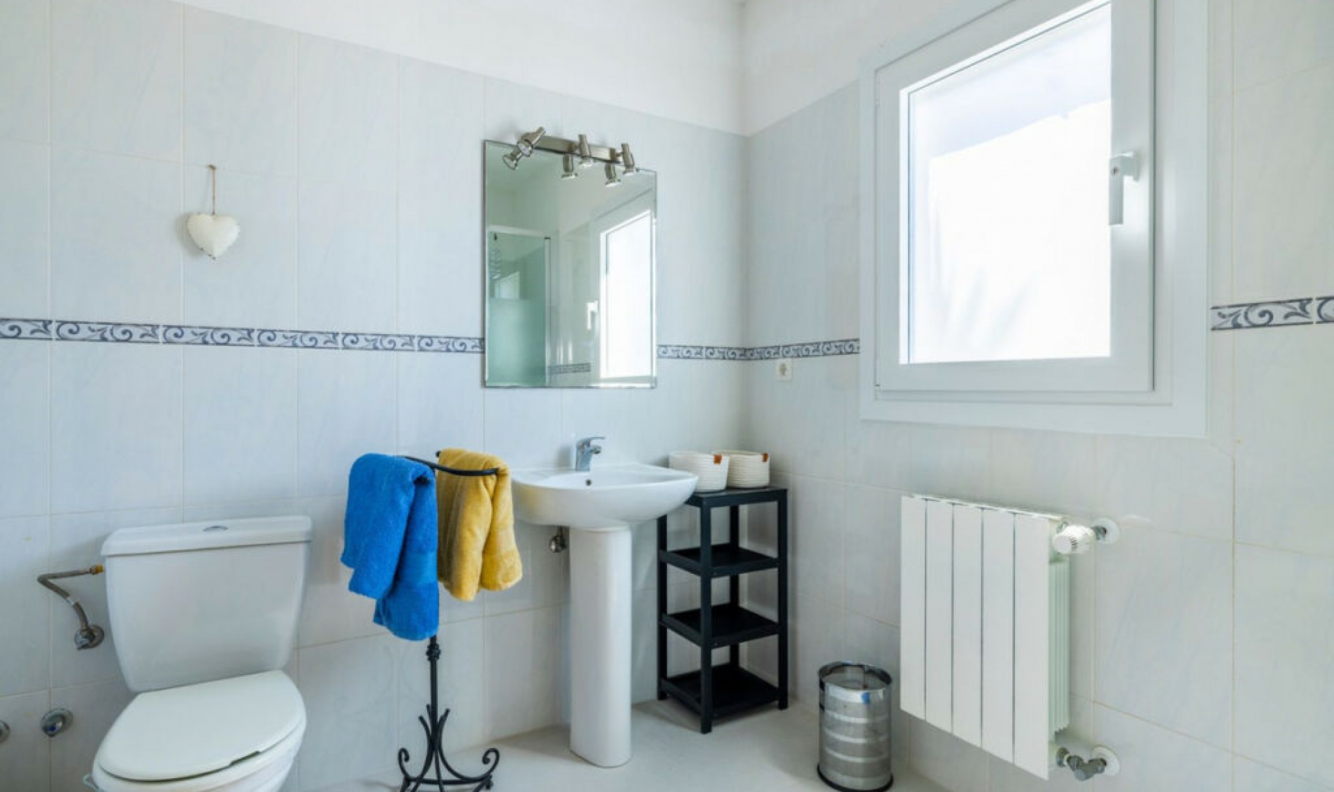 Resale - House -
Arenas