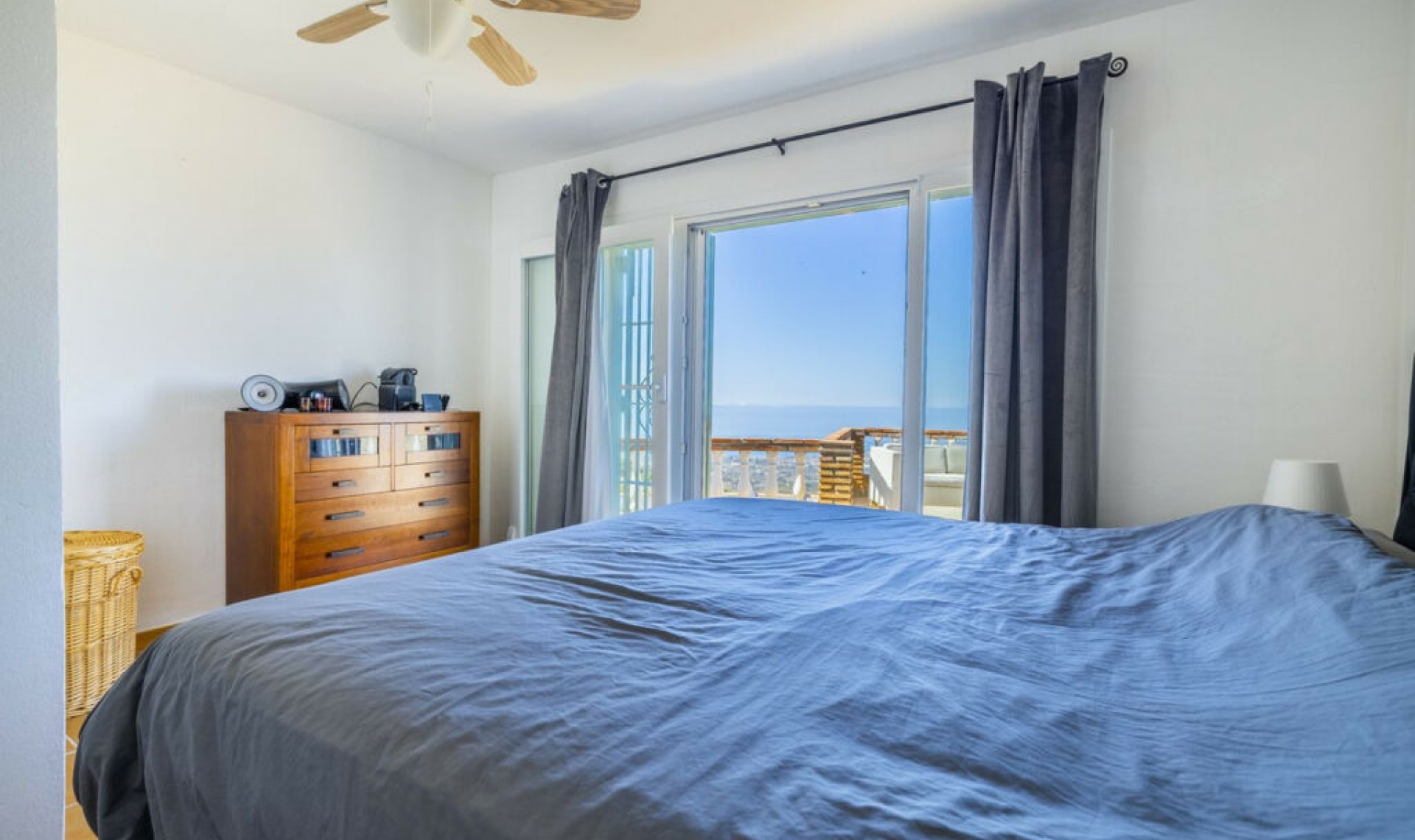 Resale - House -
Arenas