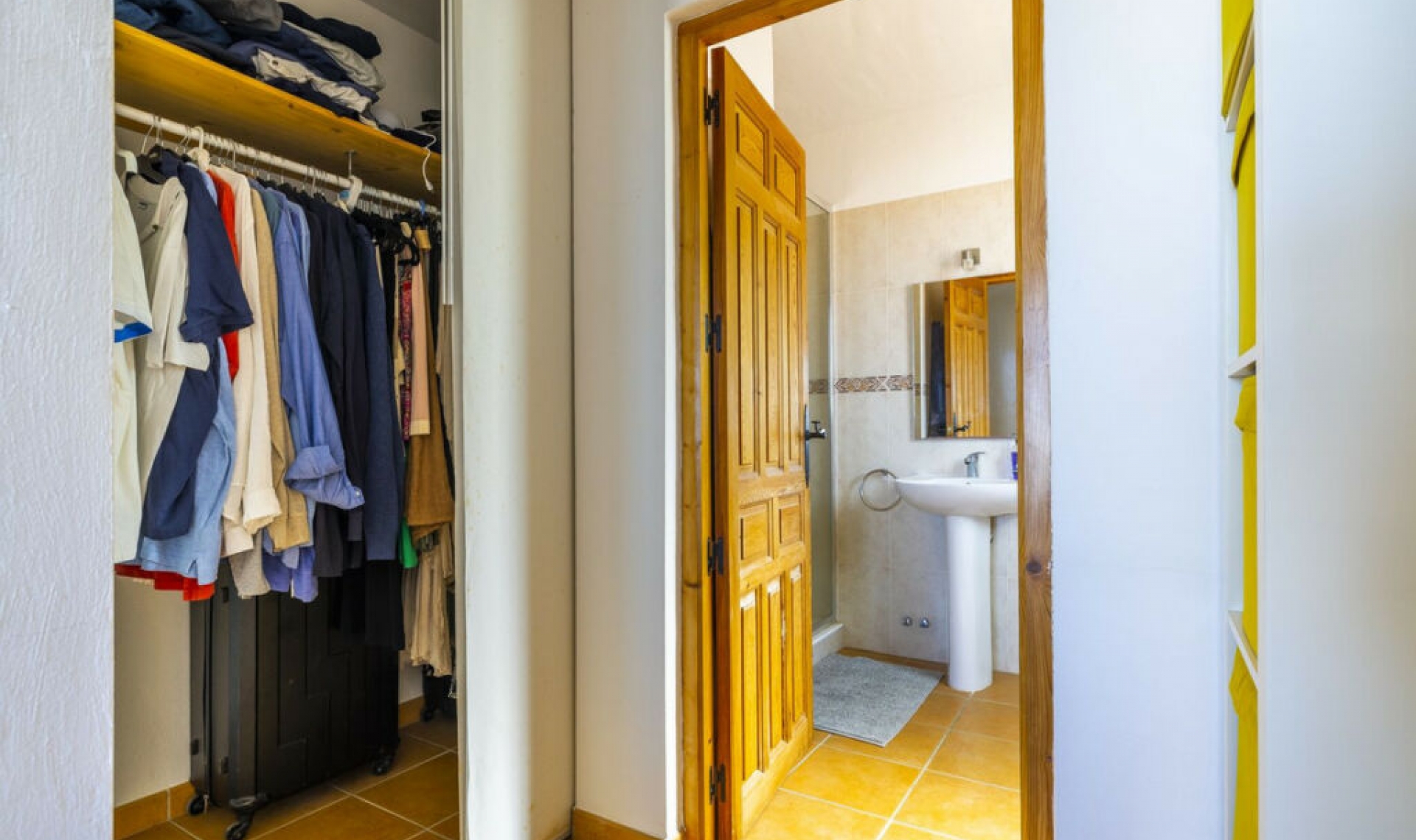 Resale - House -
Arenas