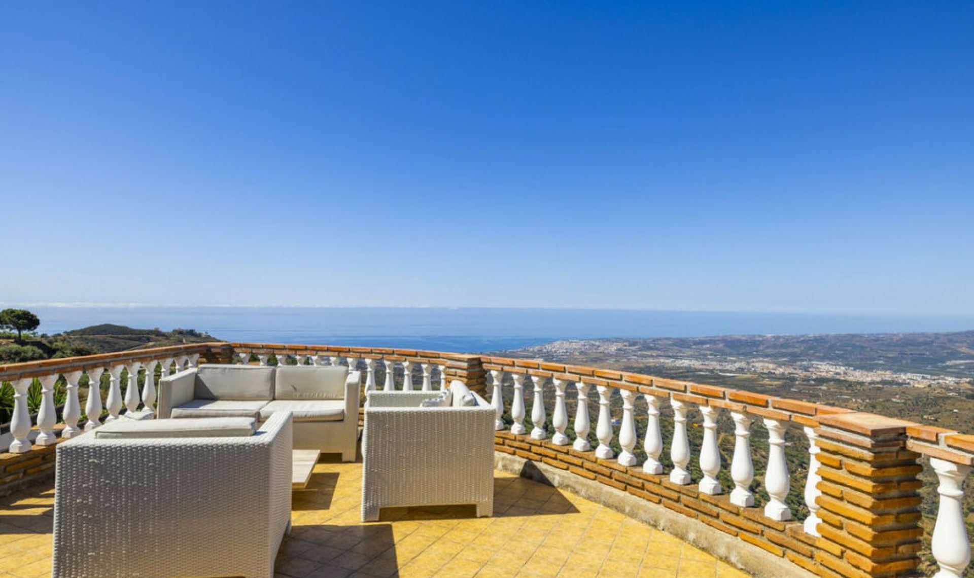 Resale - House -
Arenas