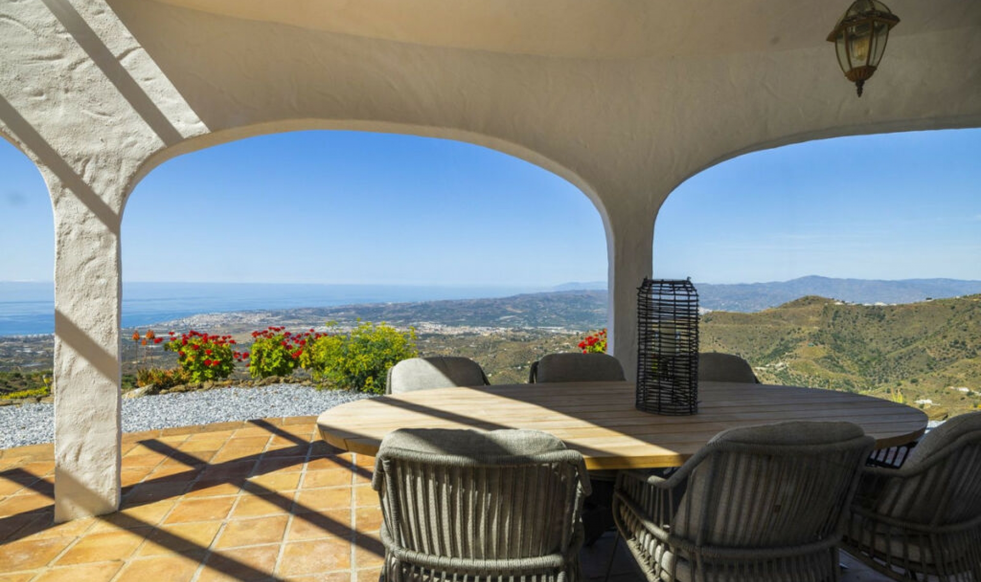 Resale - House -
Arenas