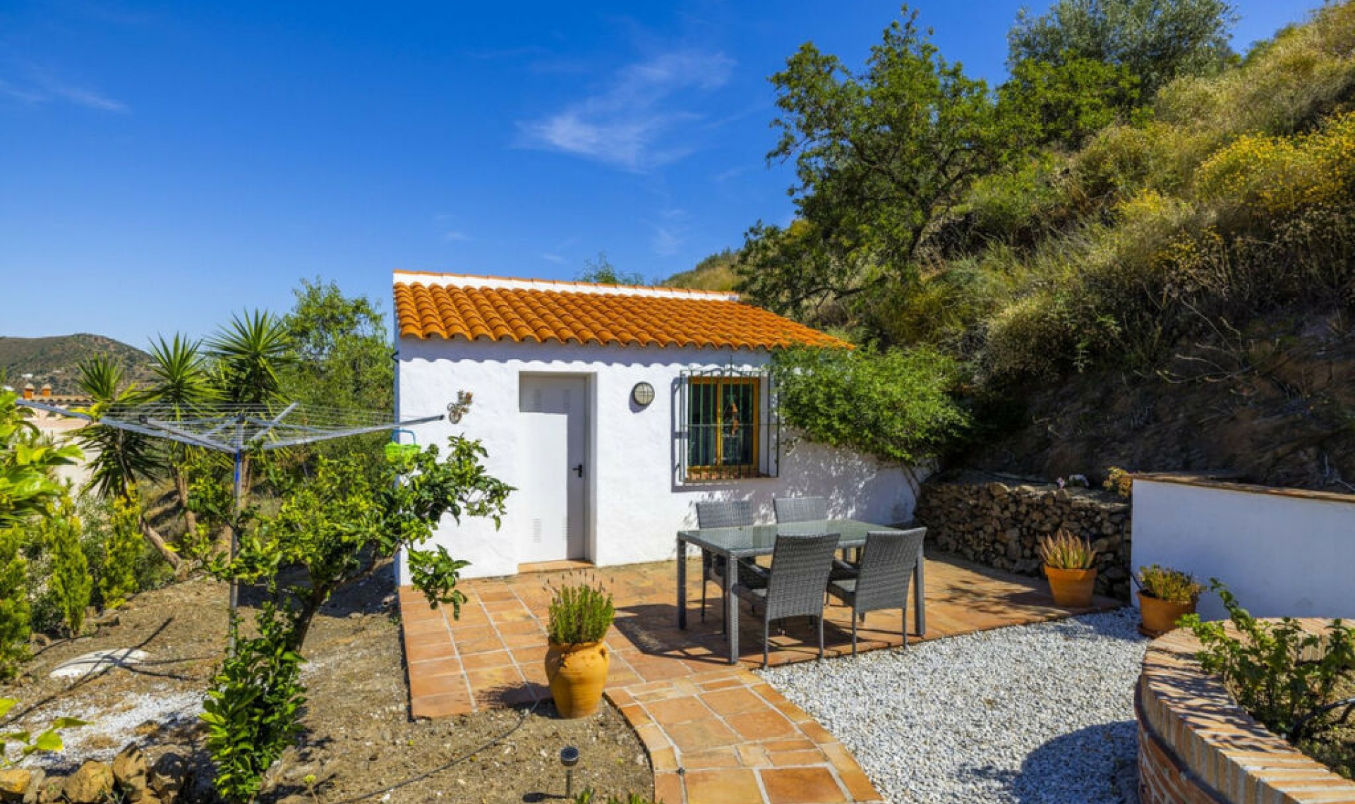 Resale - House -
Arenas