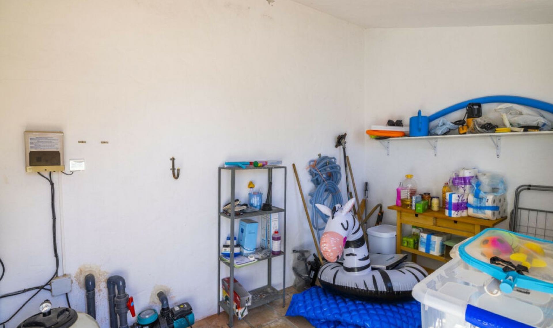 Resale - House -
Arenas