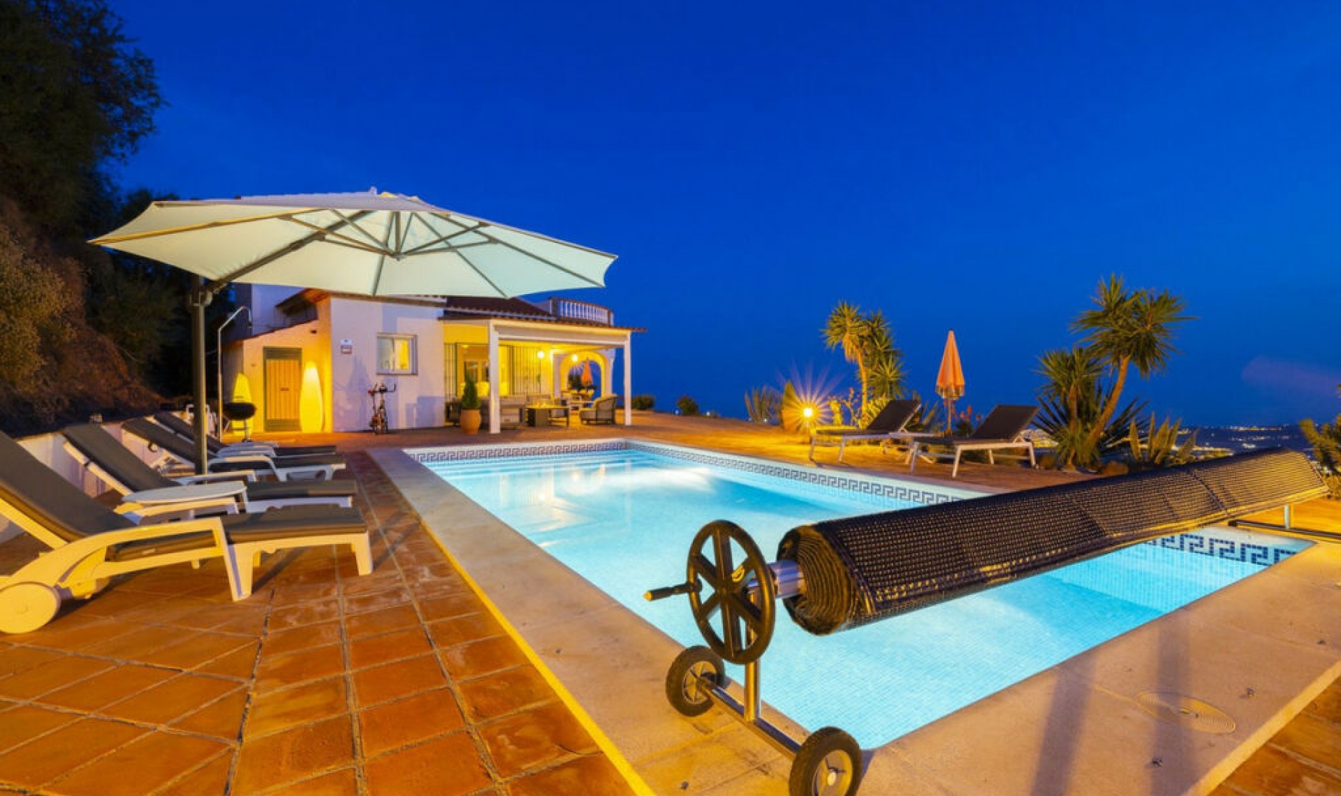 Resale - House -
Arenas