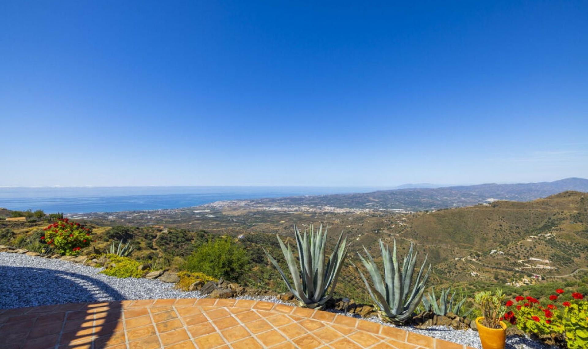 Resale - House -
Arenas