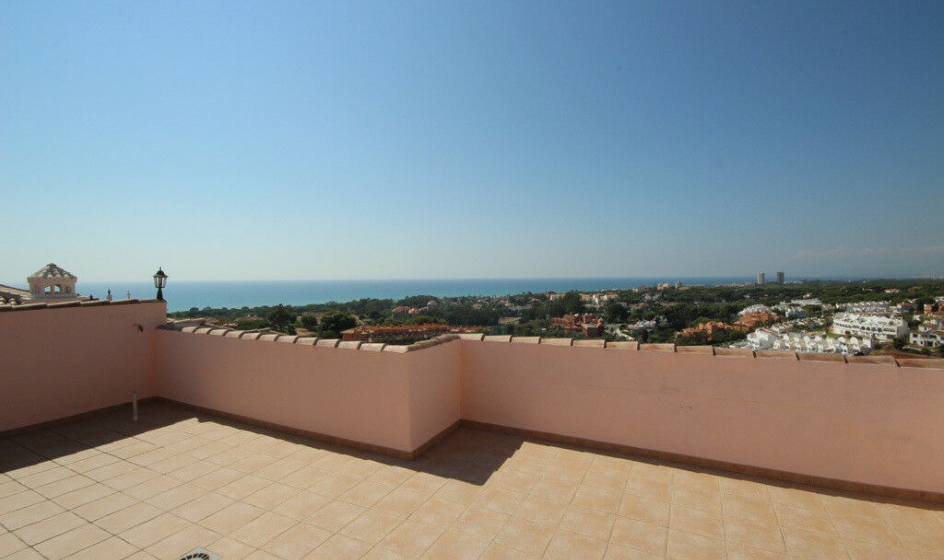 Resale - House -
Artola