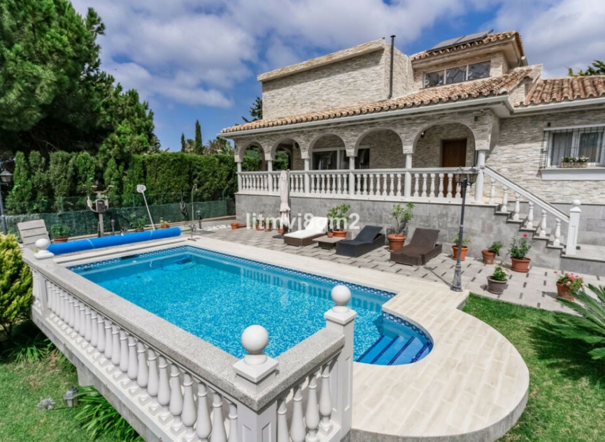 Resale - House -
Artola