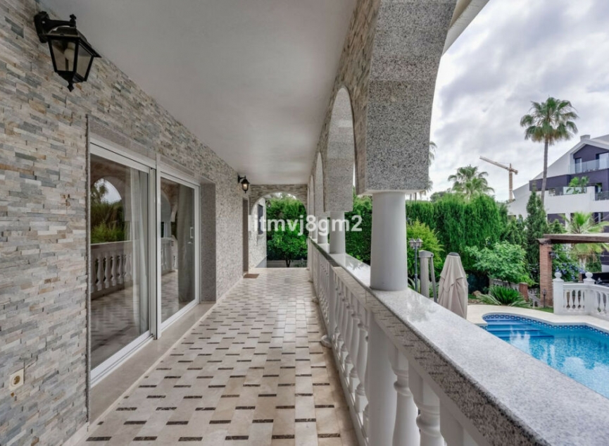 Resale - House -
Artola