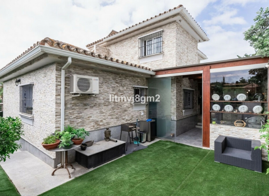 Resale - House -
Artola
