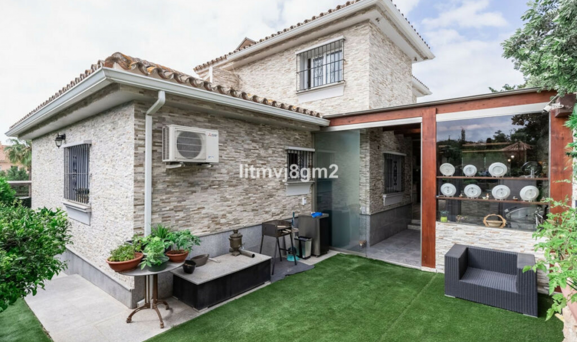Resale - House -
Artola
