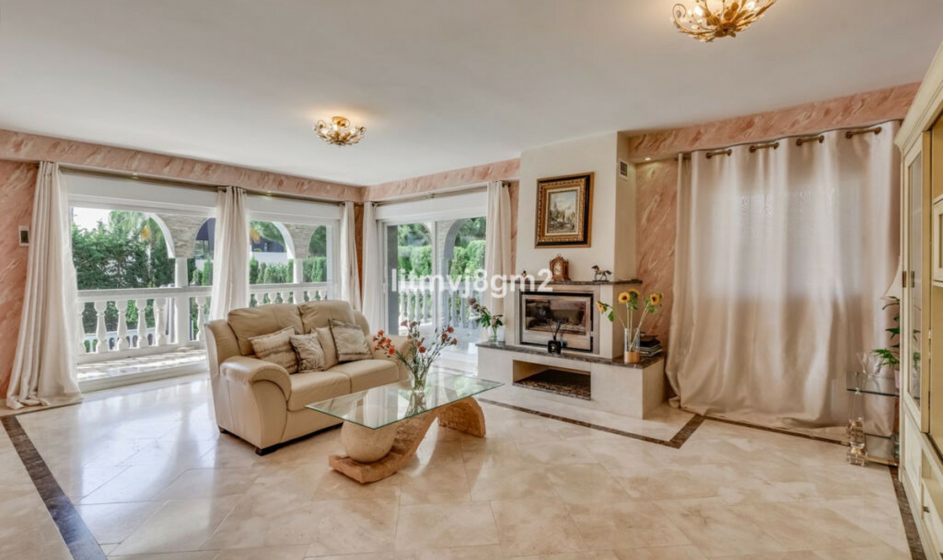Resale - House -
Artola