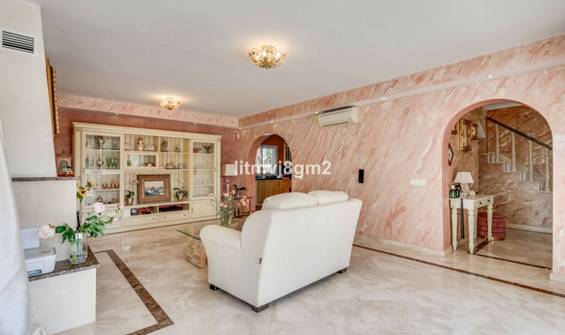 Resale - House -
Artola