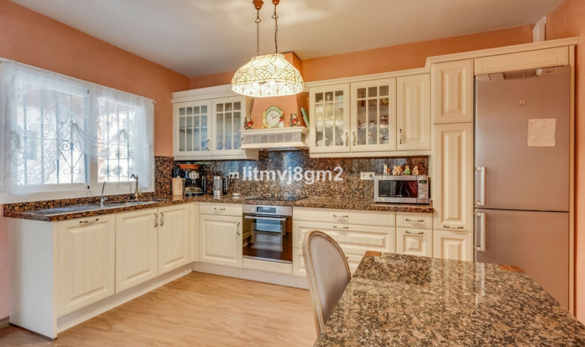 Resale - House -
Artola