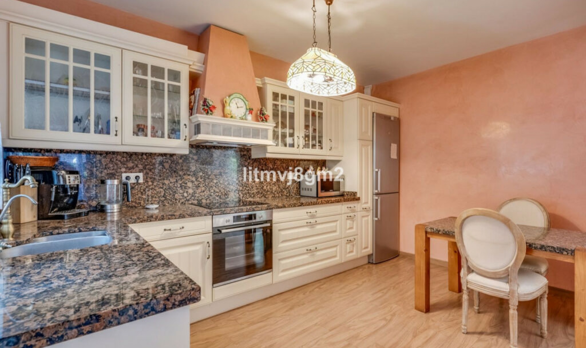 Resale - House -
Artola
