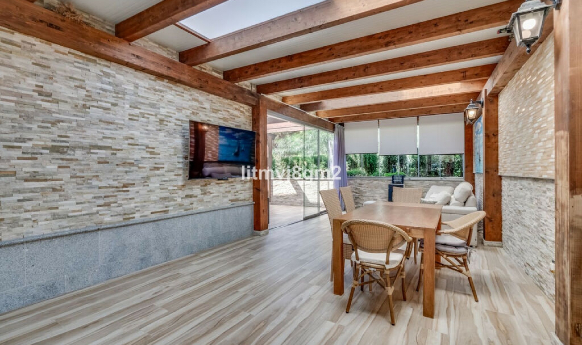 Resale - House -
Artola