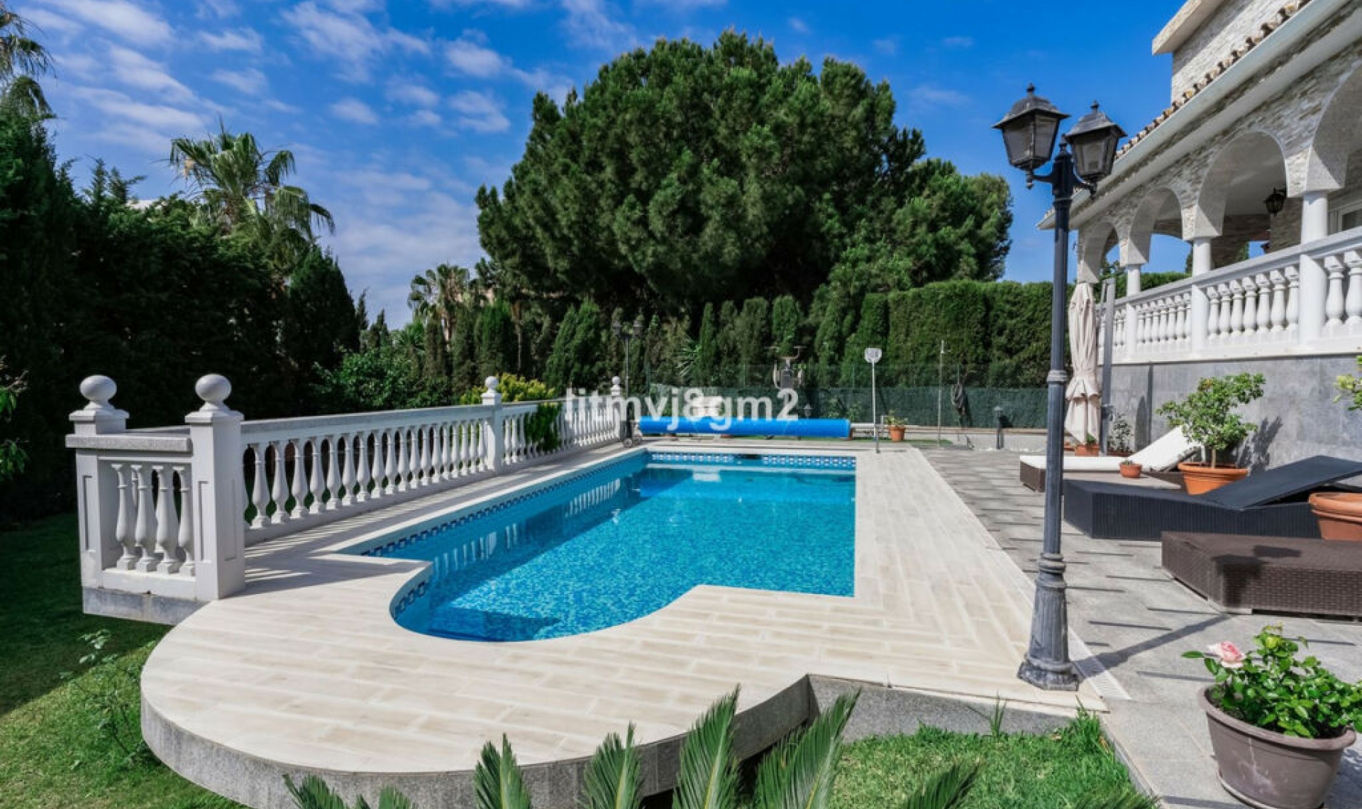 Resale - House -
Artola