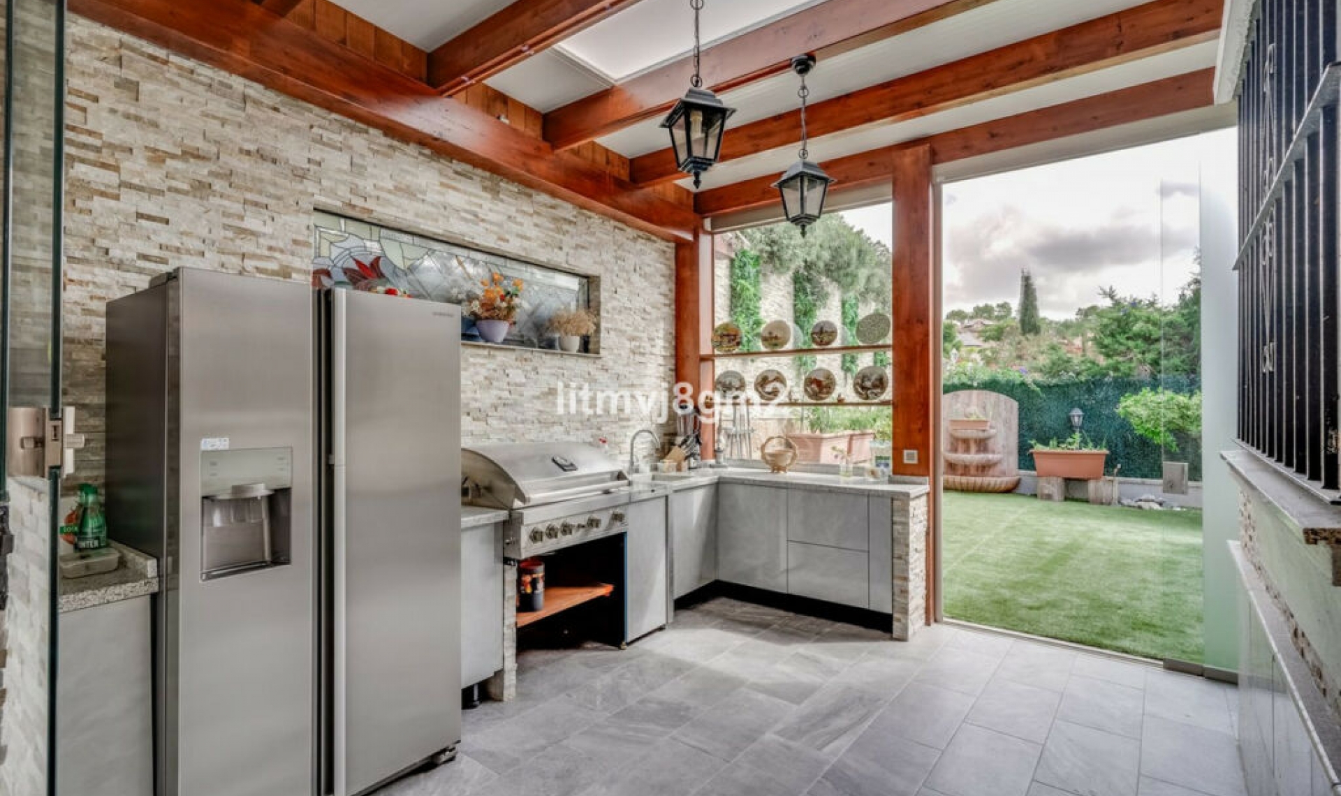 Resale - House -
Artola