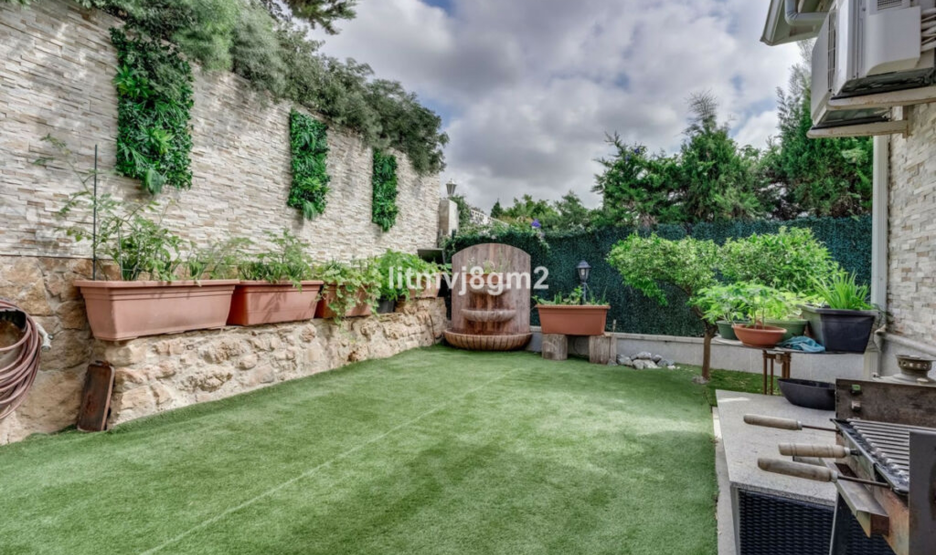 Resale - House -
Artola