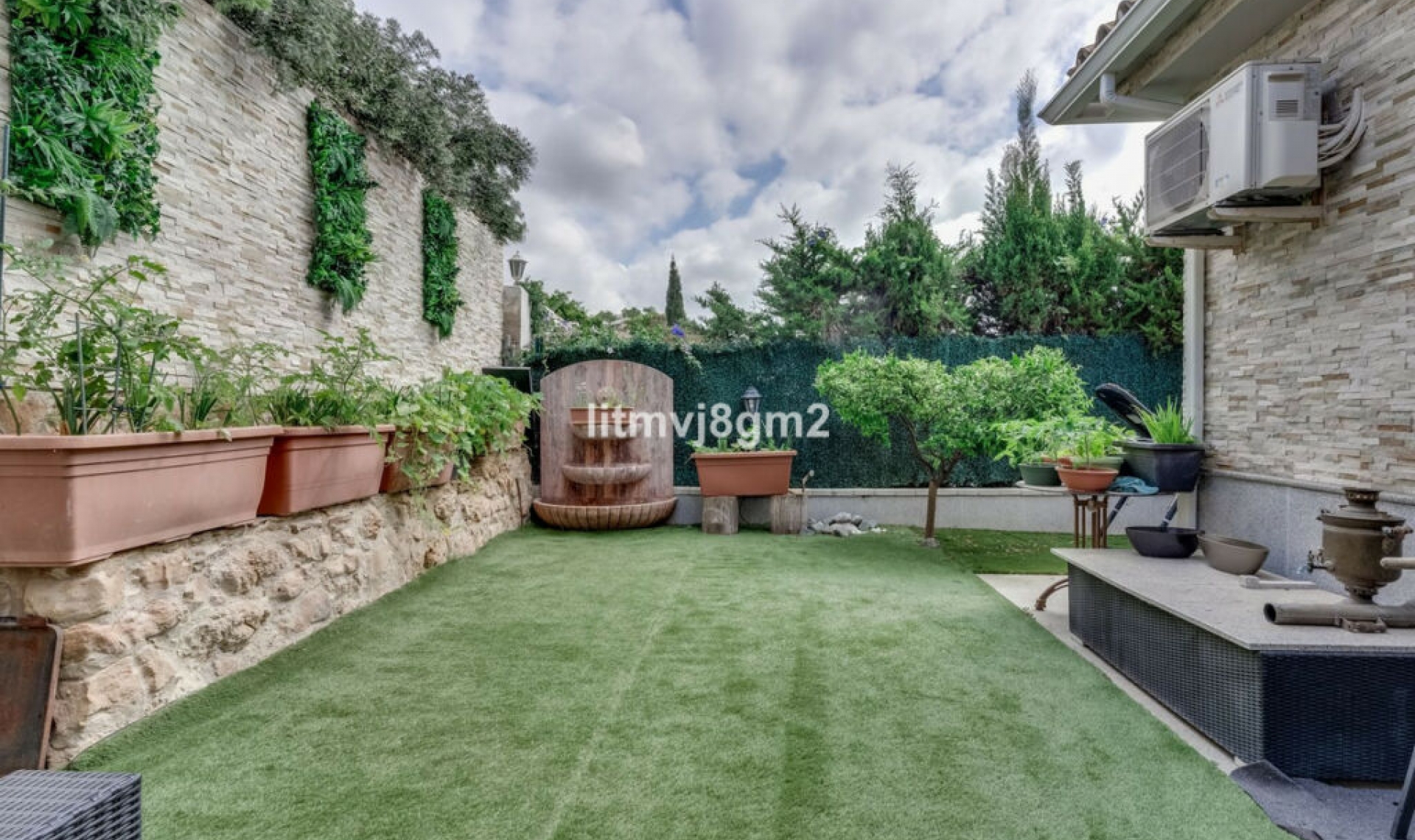 Resale - House -
Artola