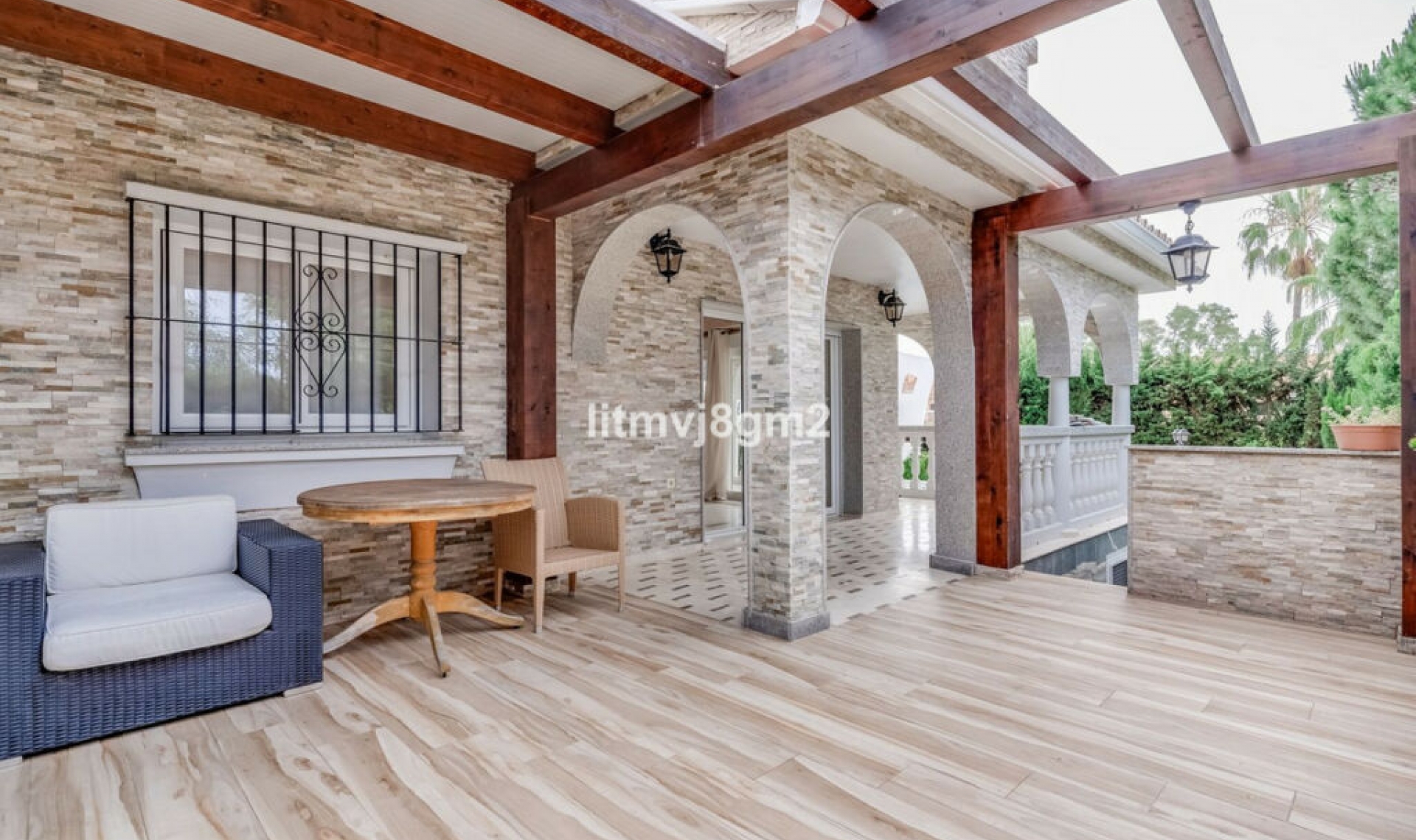 Resale - House -
Artola