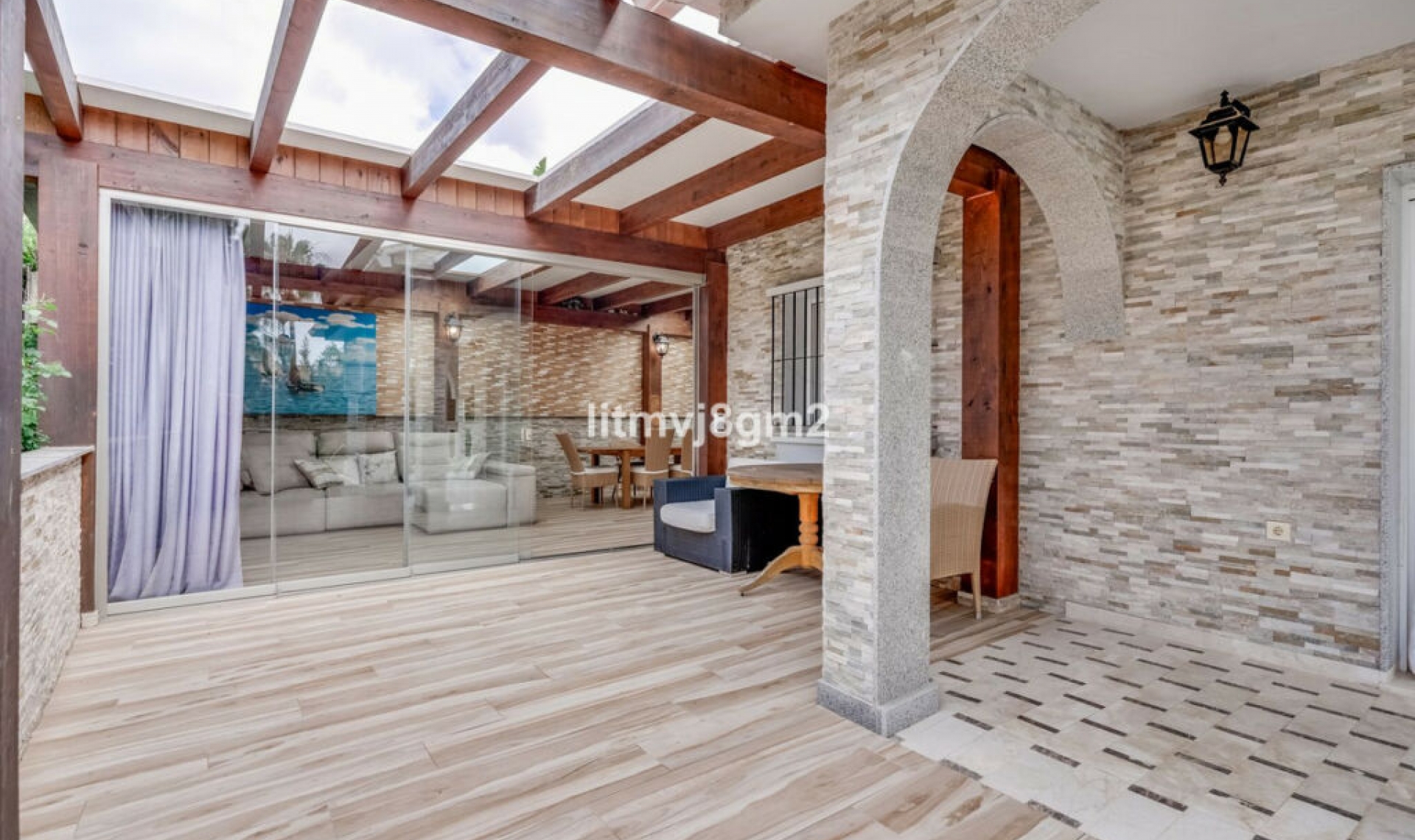 Resale - House -
Artola