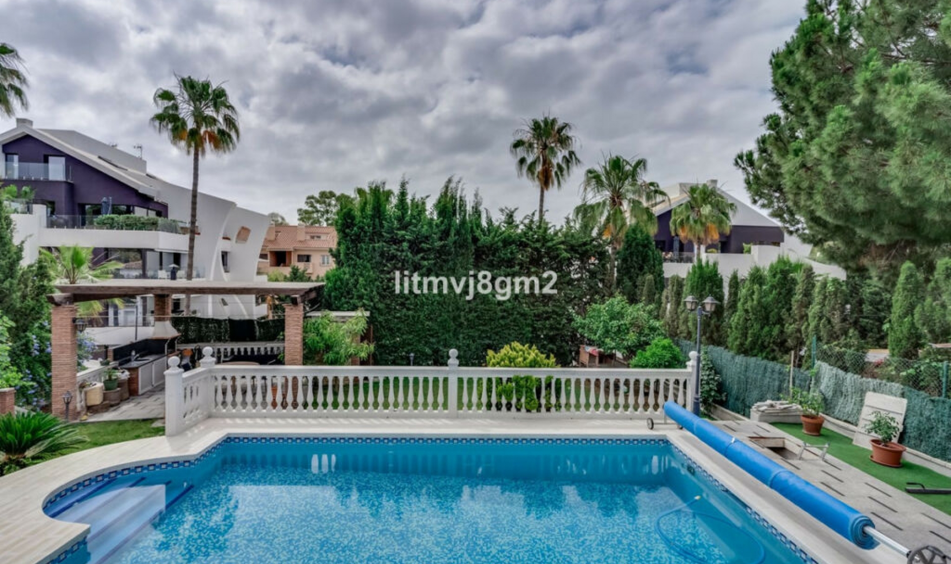 Resale - House -
Artola
