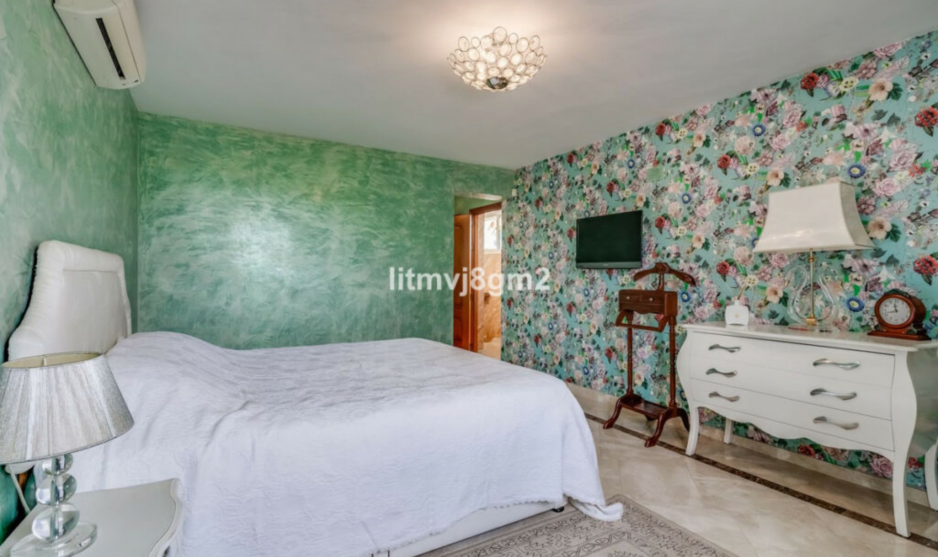 Resale - House -
Artola
