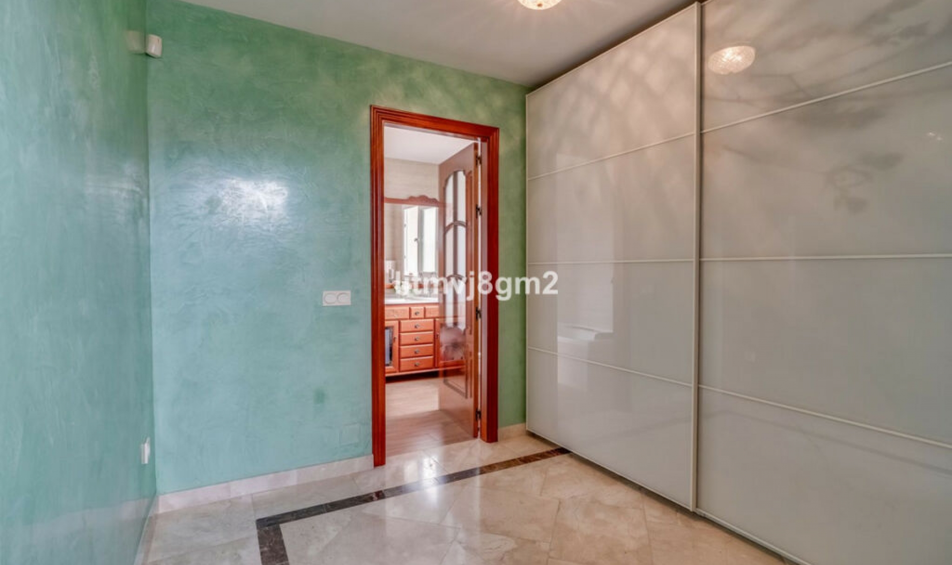 Resale - House -
Artola