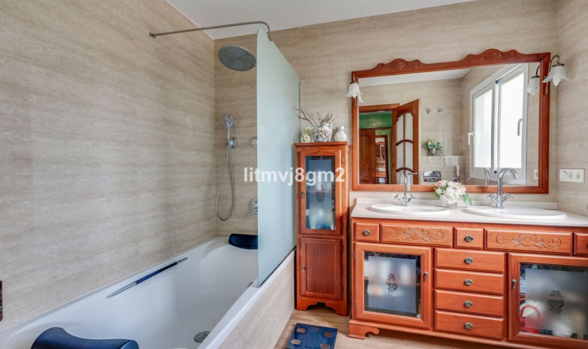 Resale - House -
Artola