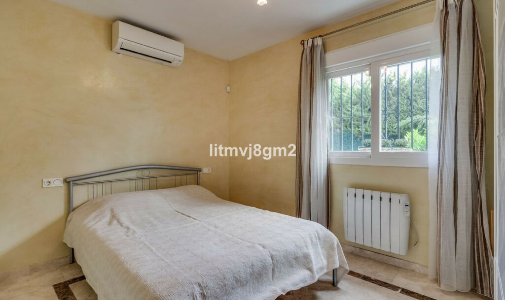 Resale - House -
Artola